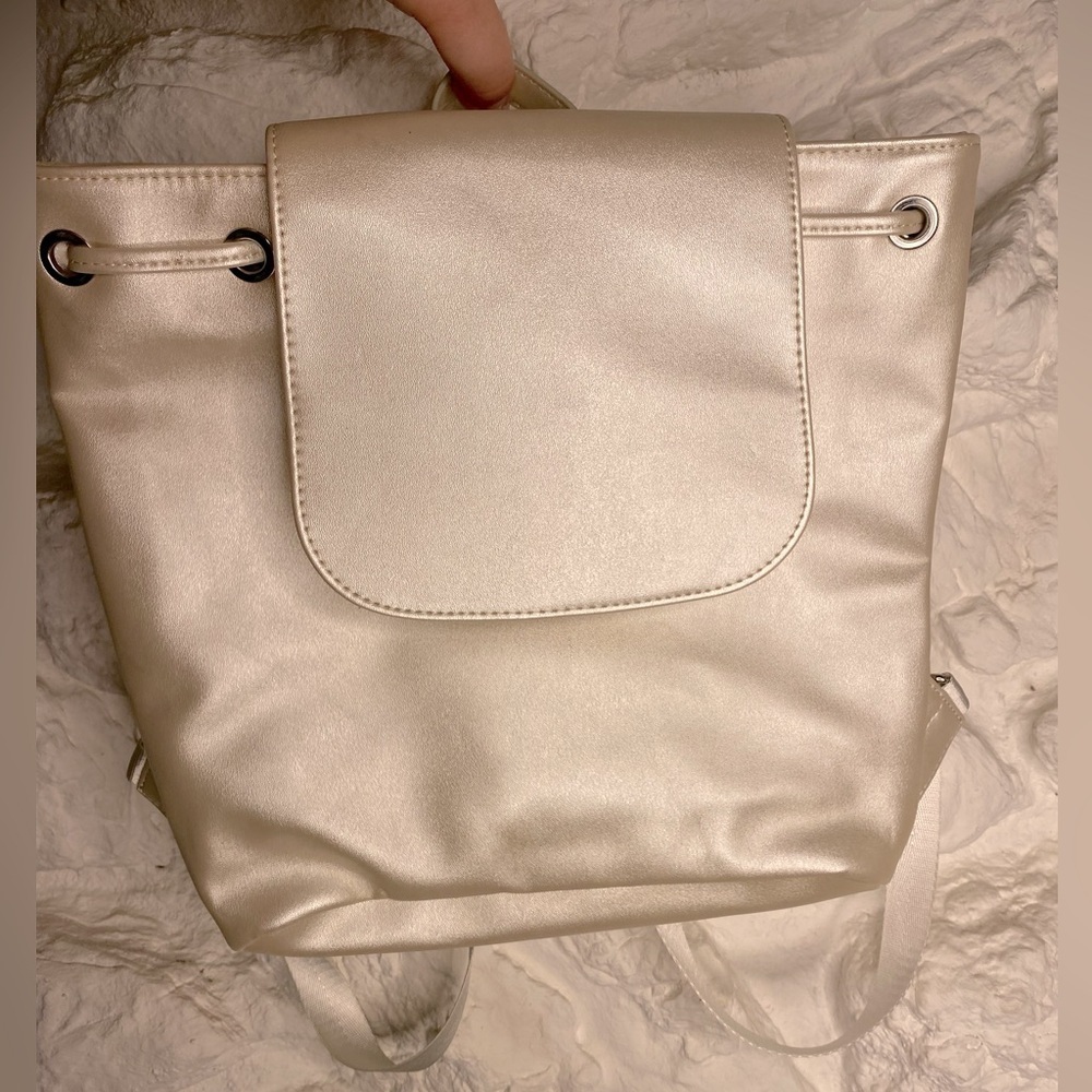 NWT UO IRIDESCENT CREAM BACKPACK